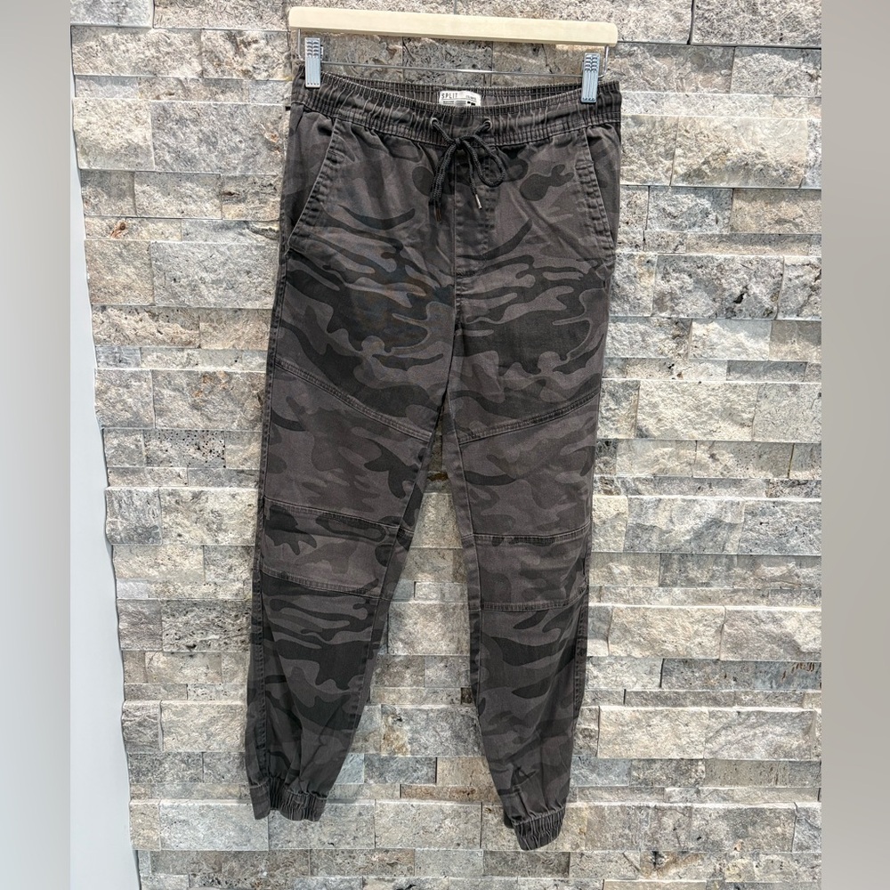 Split Camouflage Jogger Pants size S